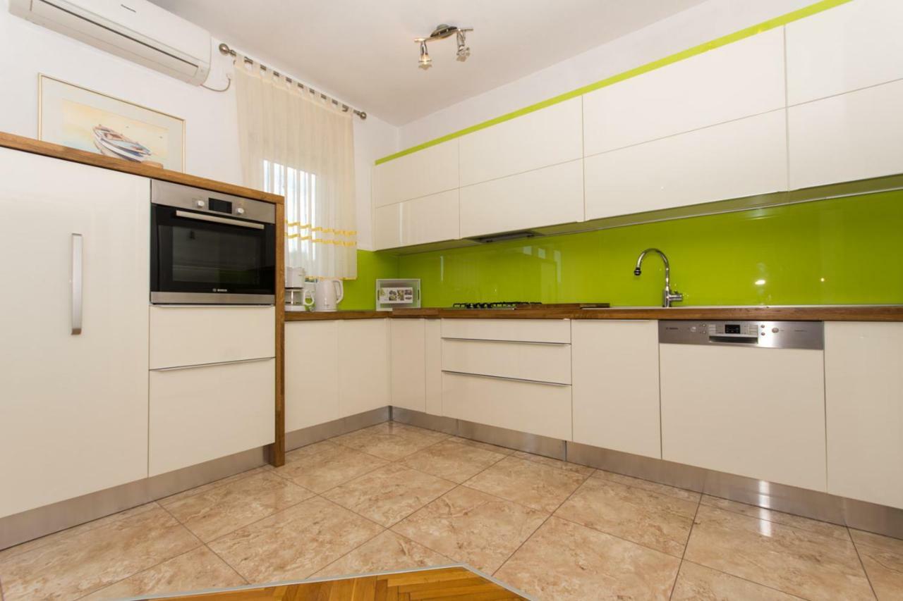 Apartman Domic สลาทิเน ภายนอก รูปภาพ