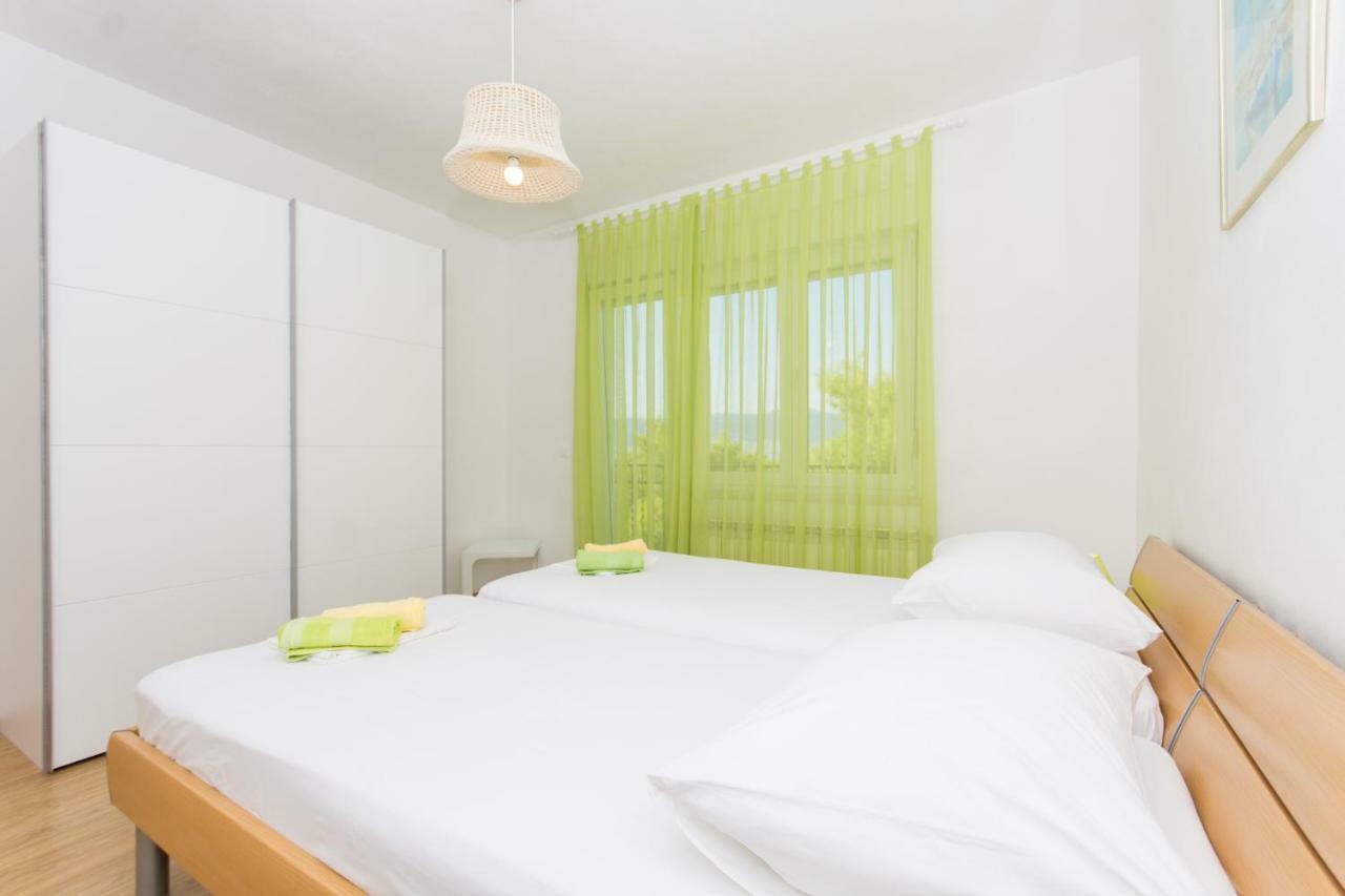 Apartman Domic สลาทิเน ภายนอก รูปภาพ